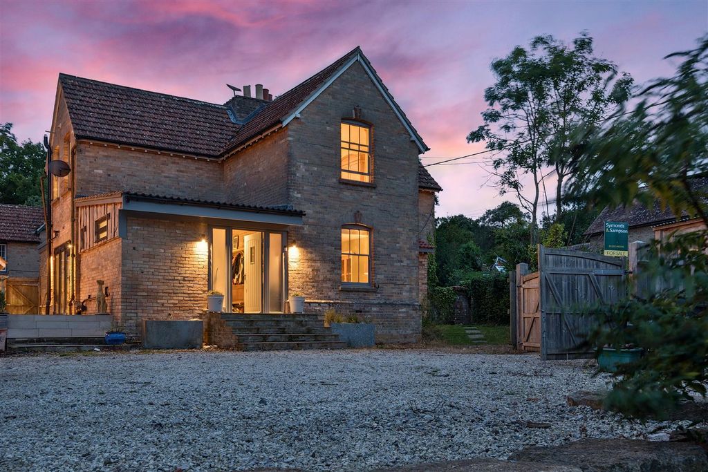 Property photo 1 of 39 1348308-20-68c07Ff80Eb0c.Jpg