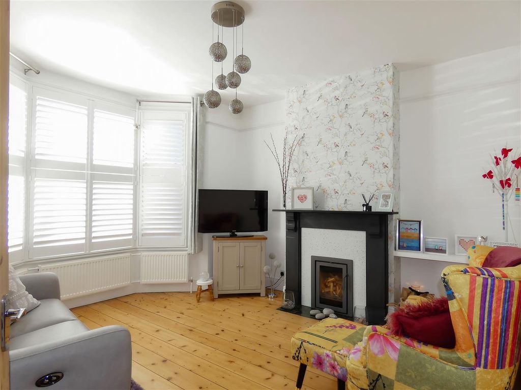 Property photo 2 of 13 Lounge