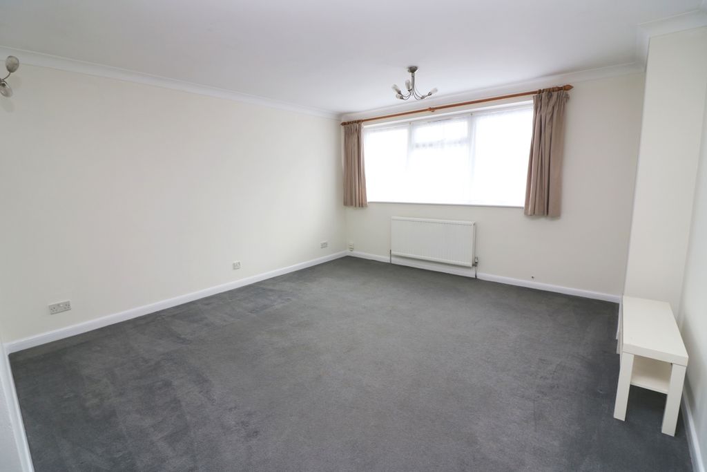 Property photo 2 of 6 Lounge