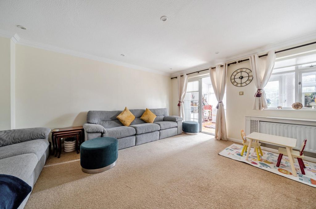 Property photo 2 of 16 Davidson Frost-Wellings, Dfw, Cherry Hill, Harrow,