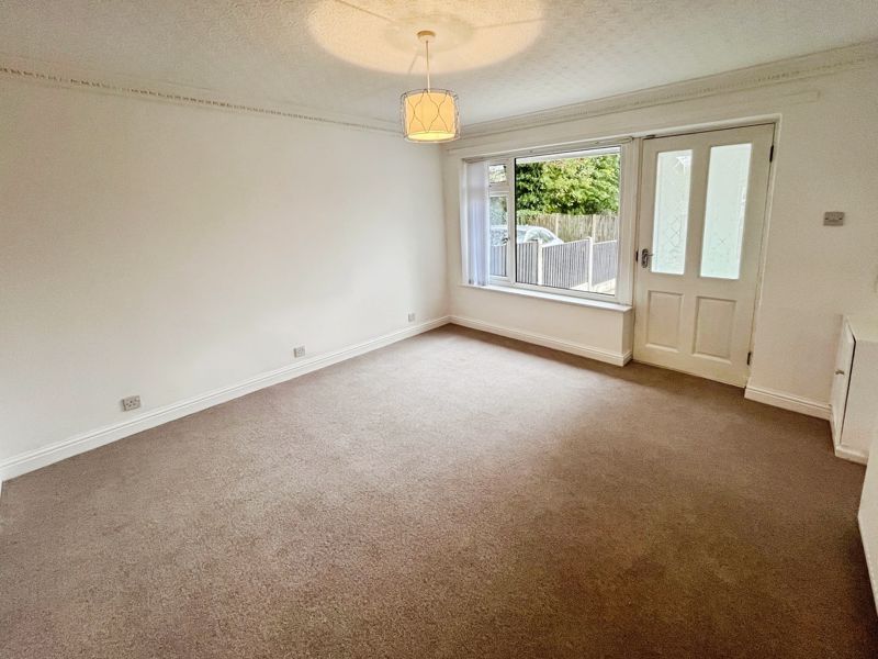 Property photo 3 of 9 Lounge