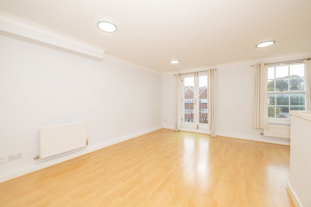 Property photo 3 of 23 Picture No. 09