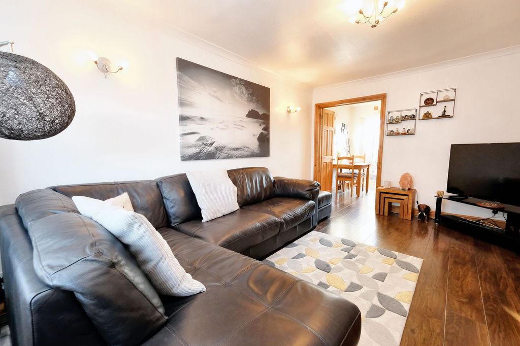 Property photo 3 of 21