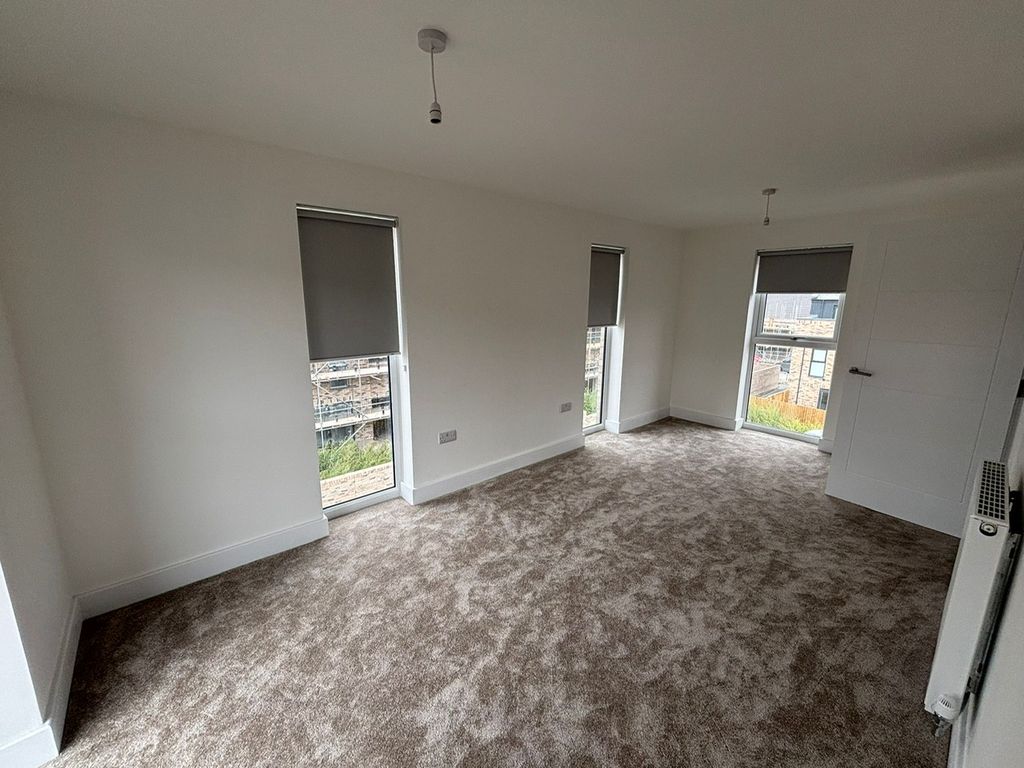 Property photo 2 of 17 Image