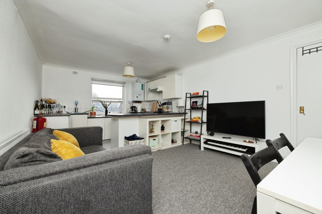 Property photo 1 of 13 Photo 10