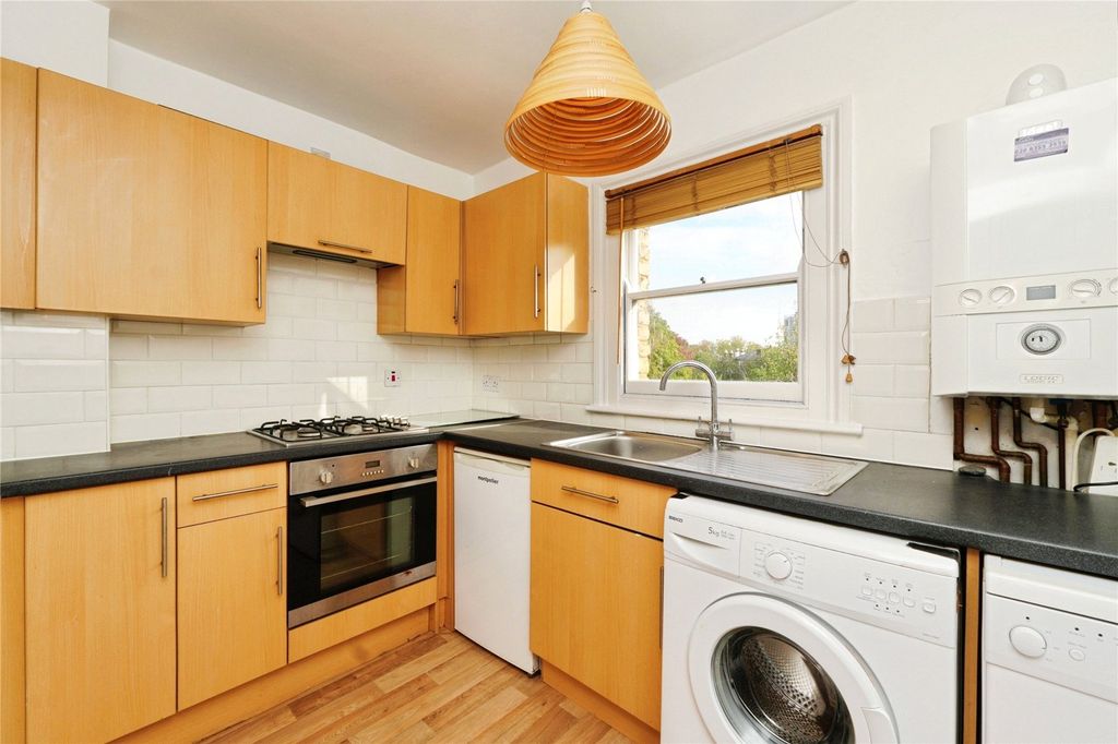 Property photo 2 of 9 Picture No. 12