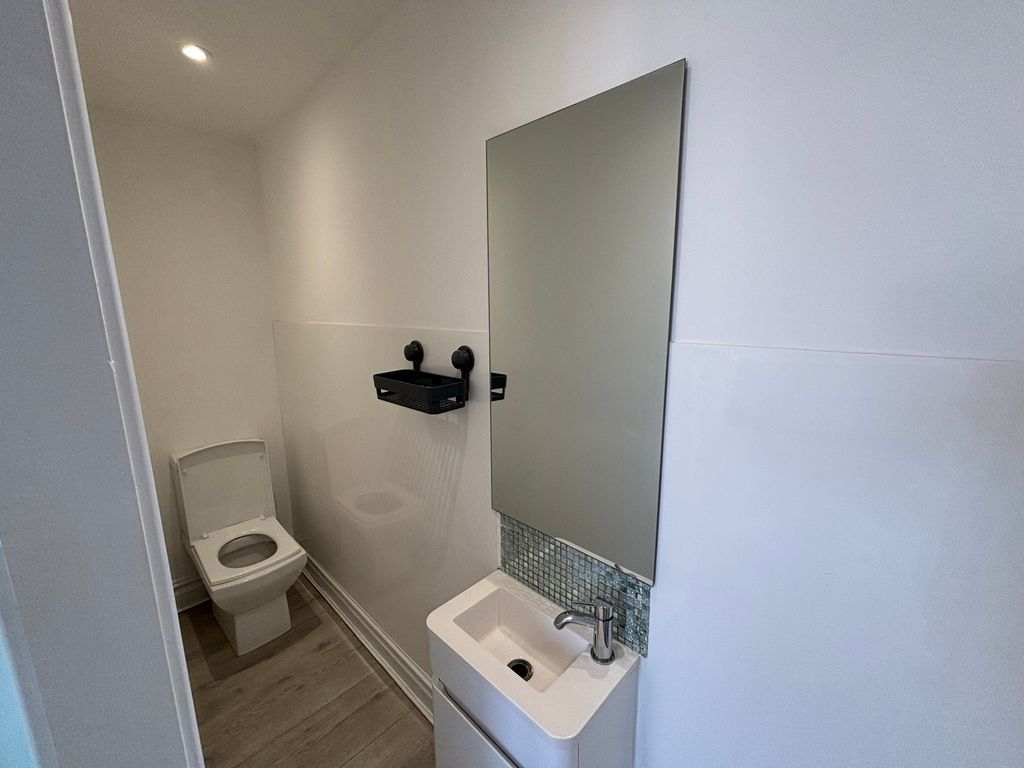 Property photo 3 of 7 Bathroom