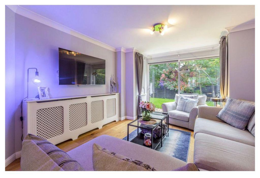 Property photo 1 of 6 Four /Five Bedroom House Ideal For Company Let-