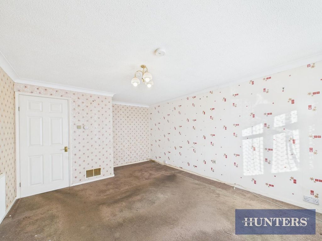 Property photo 3 of 15 Living Room