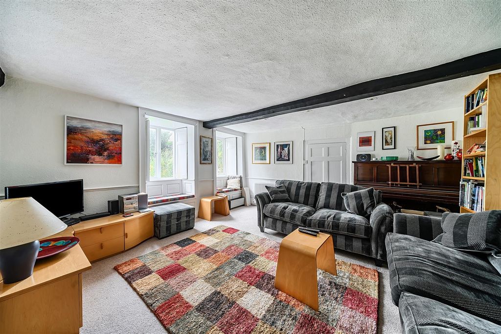 Property photo 3 of 14 Living Room