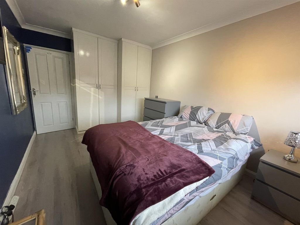 Property photo 3 of 7 Room