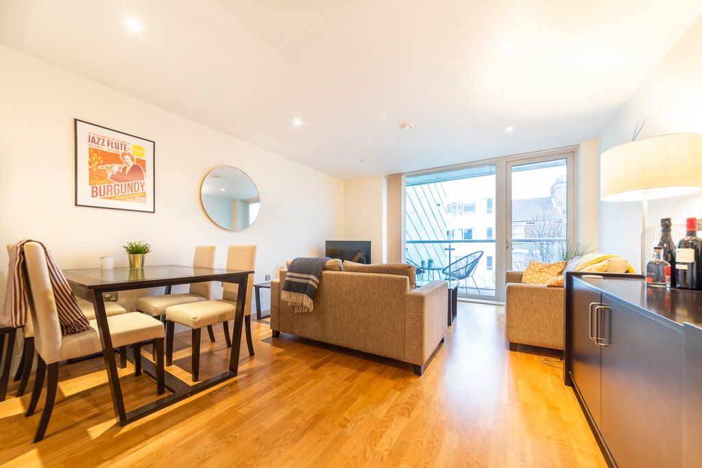 Property photo 1 of 13 Photo 11