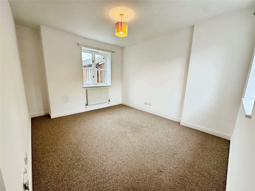 Property photo 3 of 12 Picture No. 11