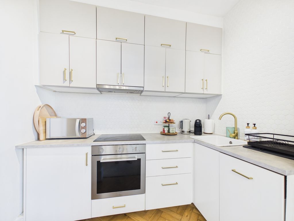 Property photo 2 of 7 Kitchen