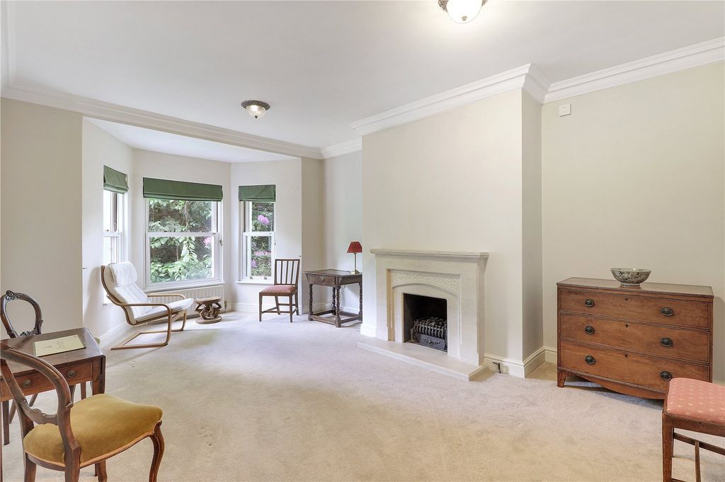 Property photo 2 of 10 Sitting Room