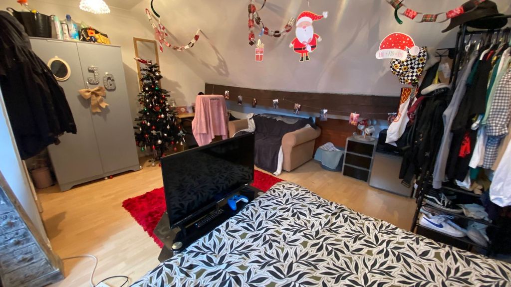 Property photo 3 of 12