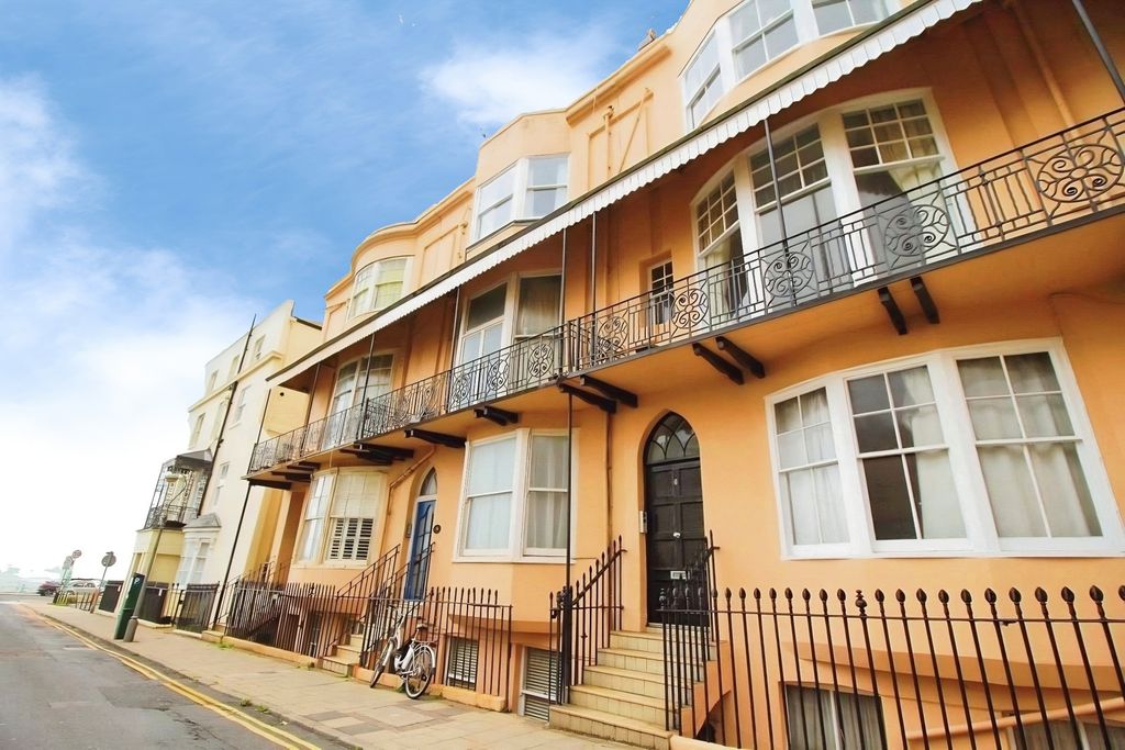 Property photo 1 of 4 Bedford Square