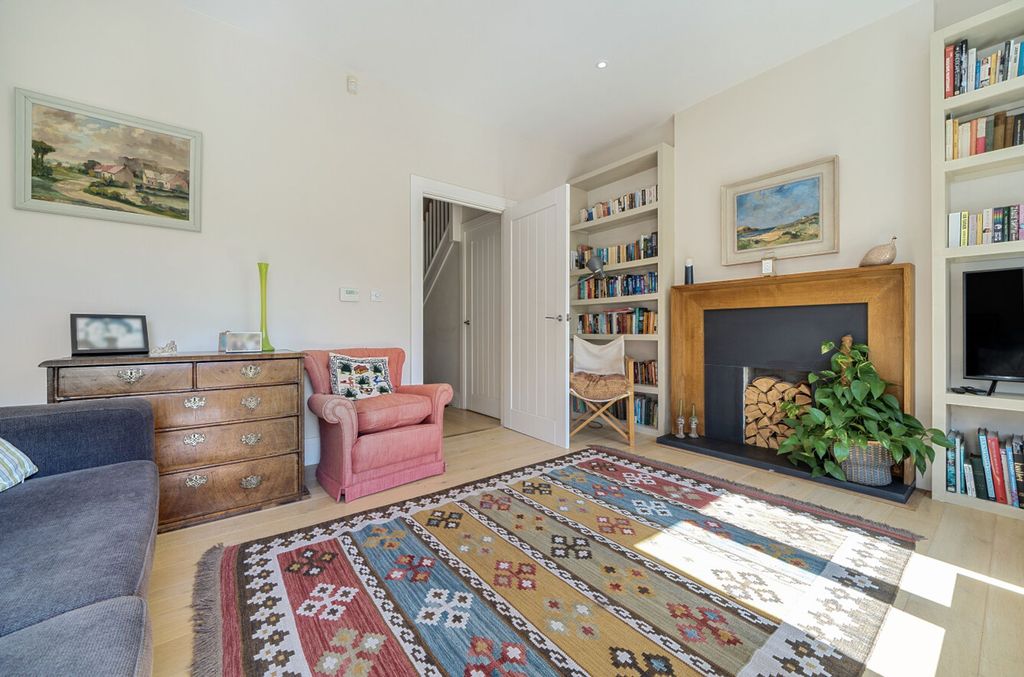 Property photo 3 of 11