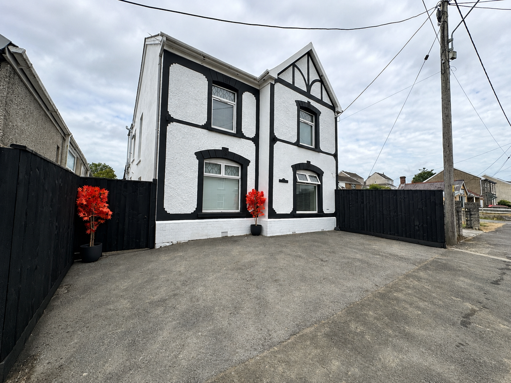 Property photo 1 of 28
