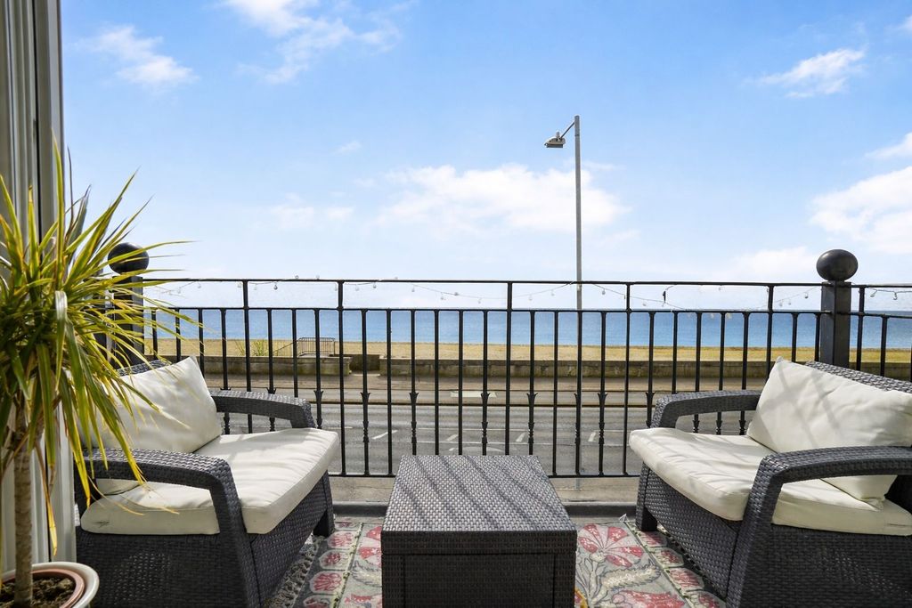 Property photo 2 of 24