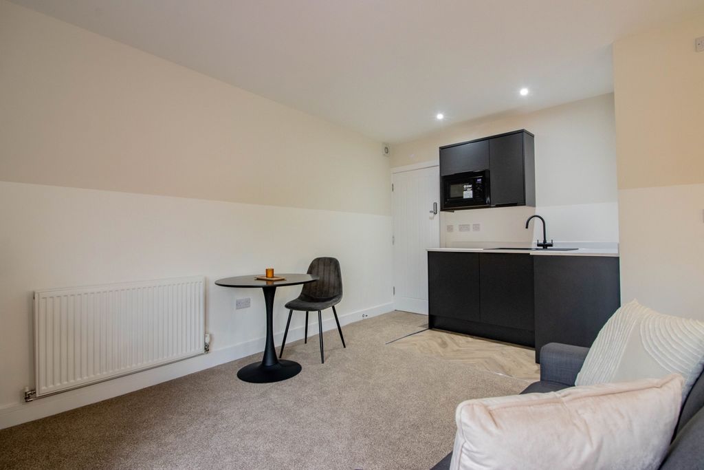 Property photo 2 of 9 E-2