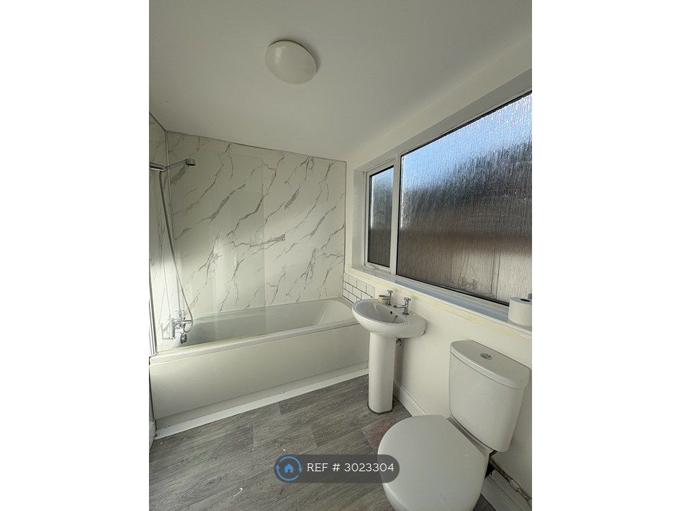 Property photo 3 of 7 Bathroom