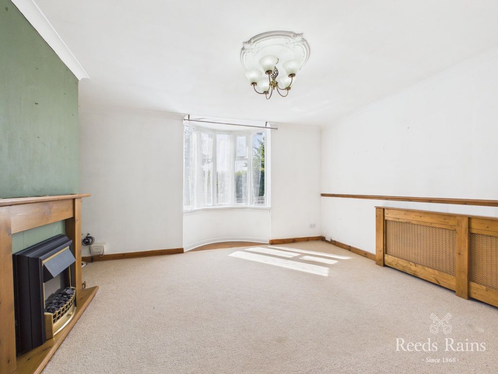Property photo 2 of 19 Sitting Room