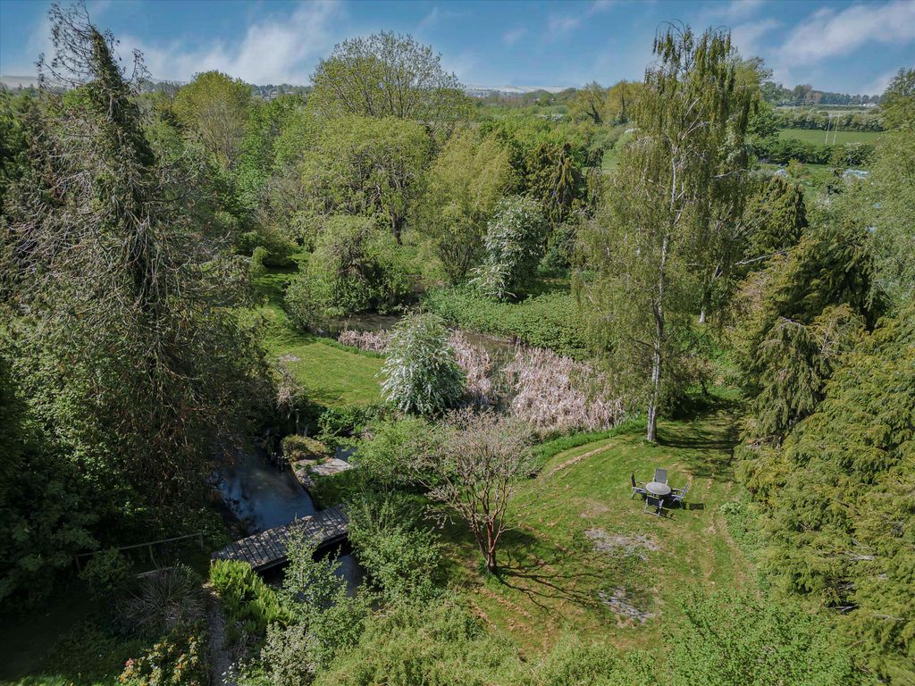 Property photo 2 of 23 Image