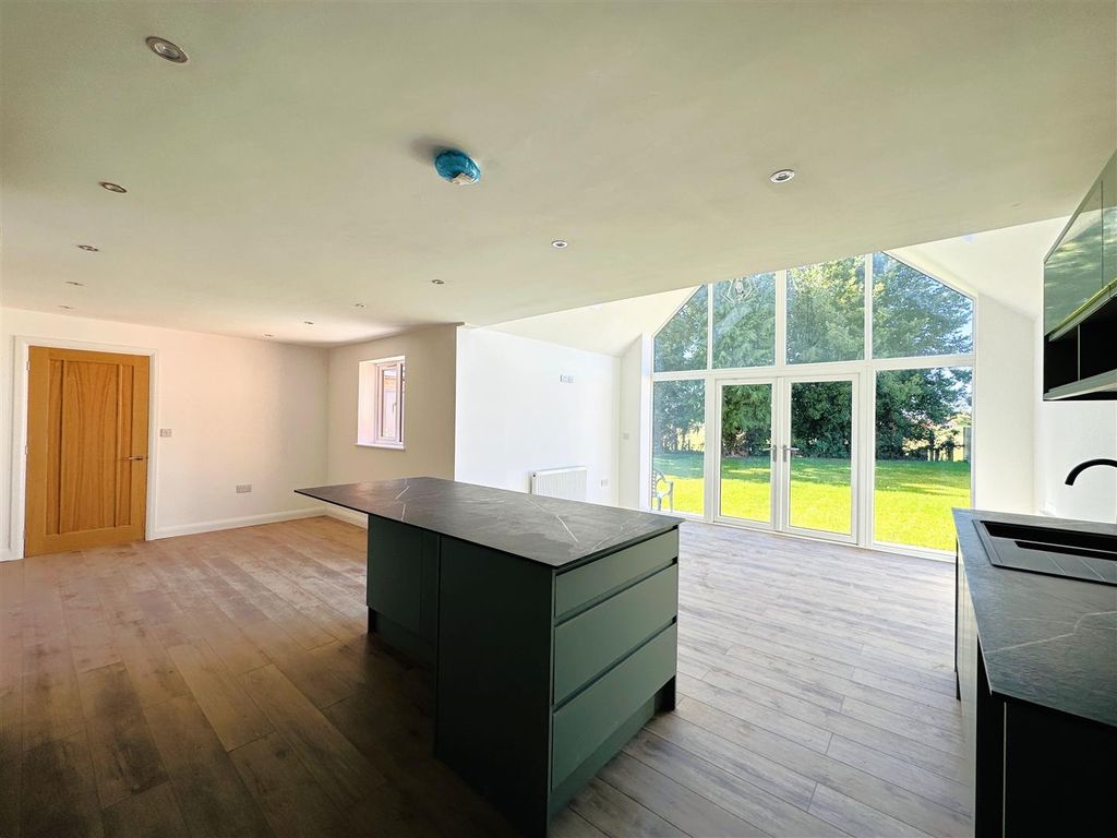 Property photo 2 of 24