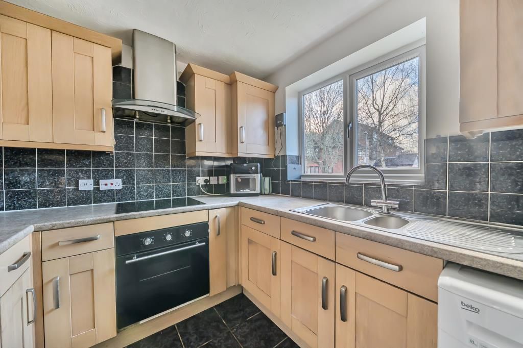 Property photo 3 of 19 Kitchen