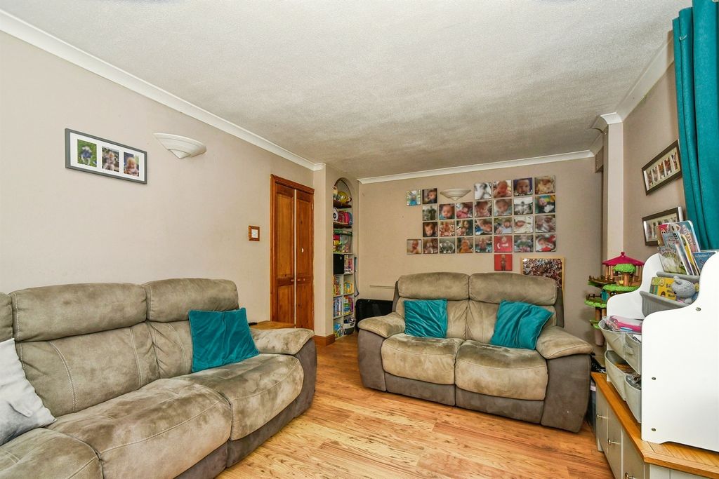 Property photo 3 of 18