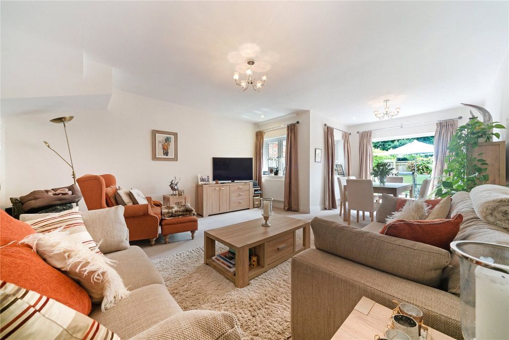 Property photo 2 of 16 Picture No. 11