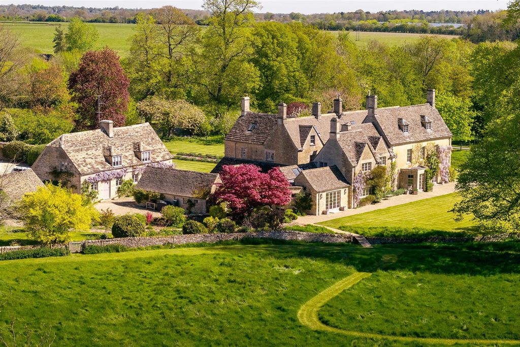 Property photo 1 of 41 82 - Norcote House - Gl7 5Rh - Web.Jpg