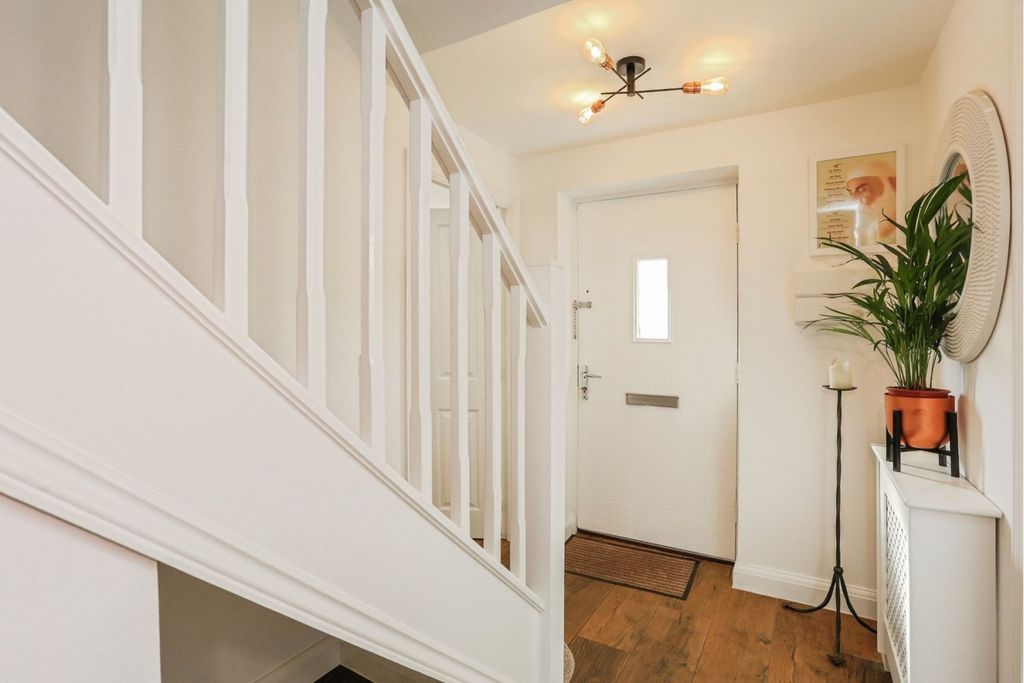 Property photo 2 of 23