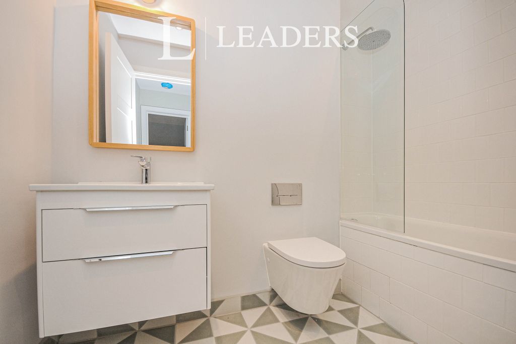 Property photo 2 of 20 Bathroom