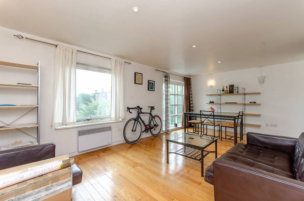 Property photo 2 of 8