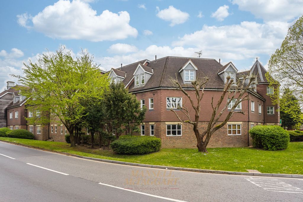 Property photo 2 of 13