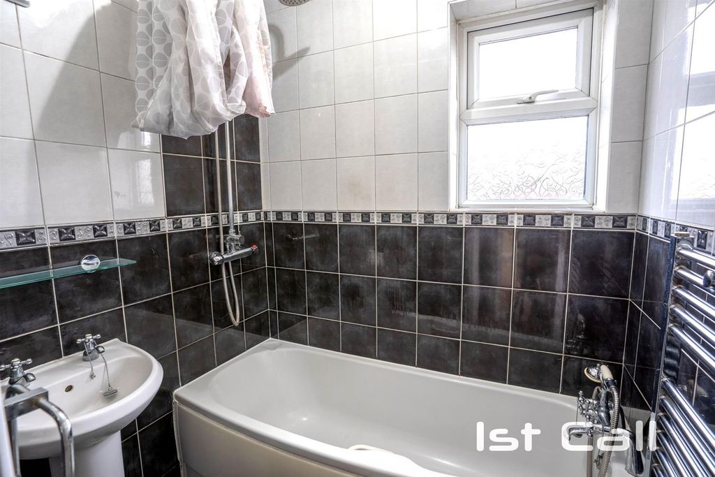 Property photo 3 of 14 Bathroom