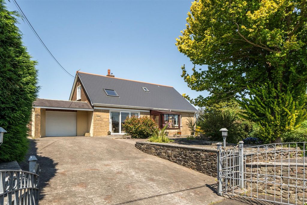 Property photo 1 of 32