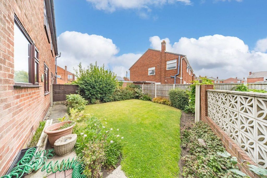 Property photo 3 of 19 107 Old Lane Garden.Jpg