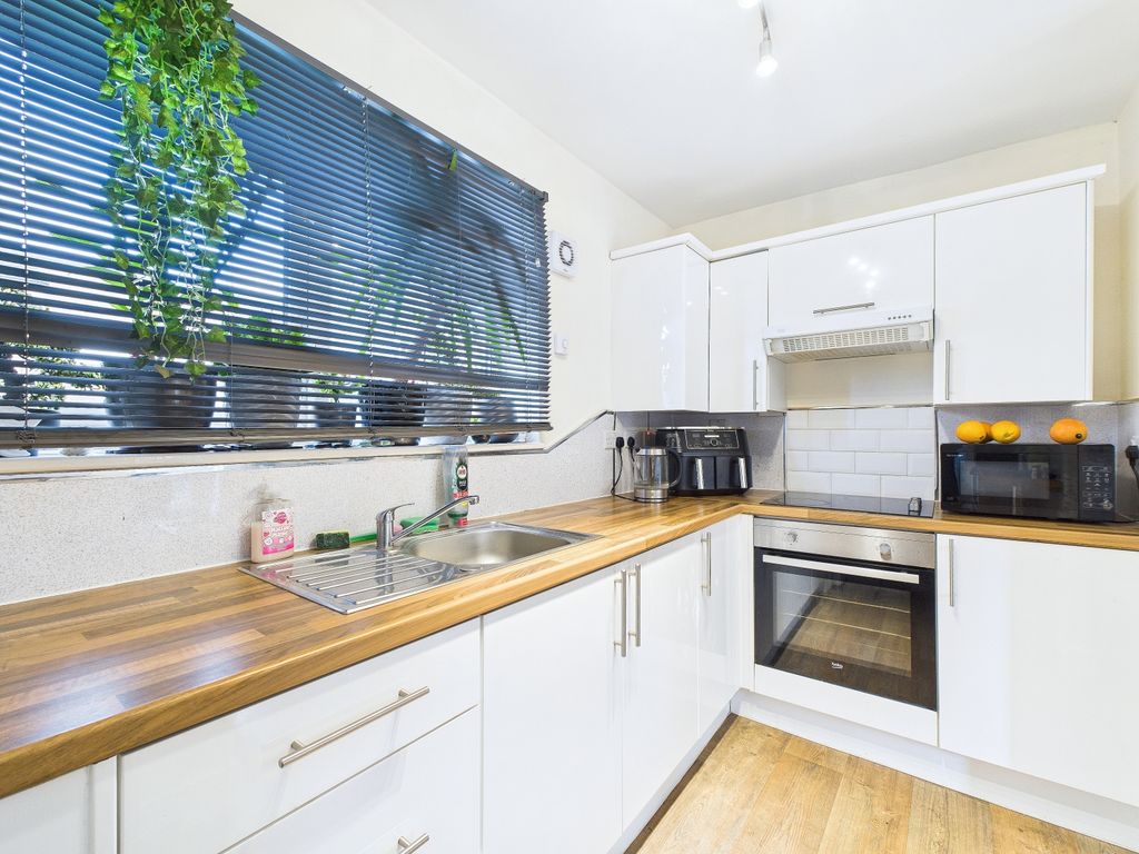 Property photo 3 of 8 Cam01909G0-Pr0432-Still004