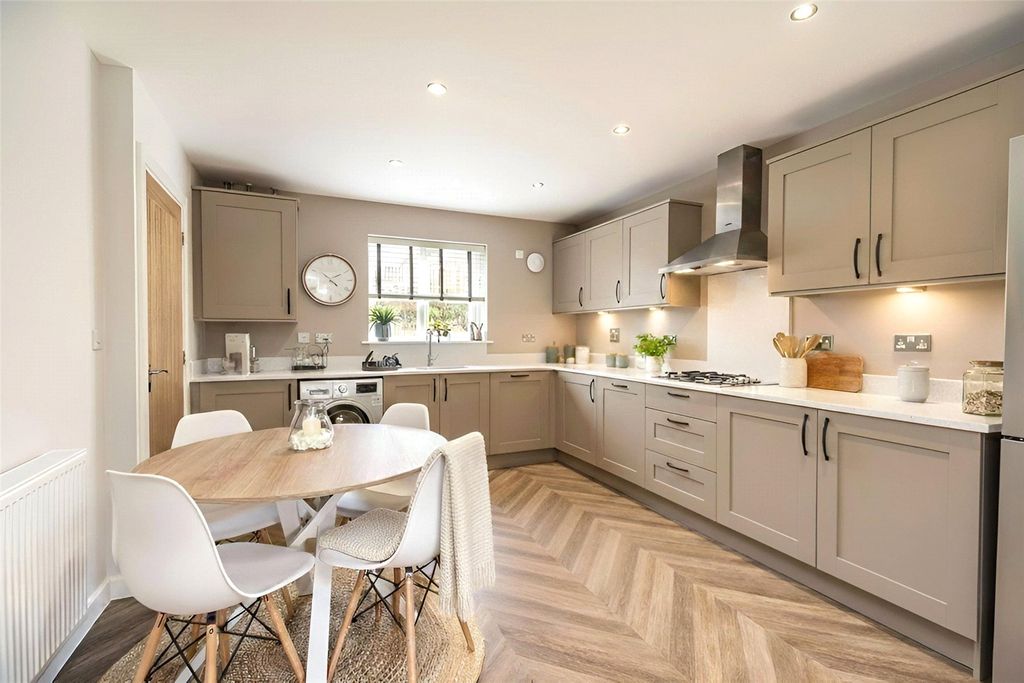 Property photo 2 of 11 Kitchen Diner