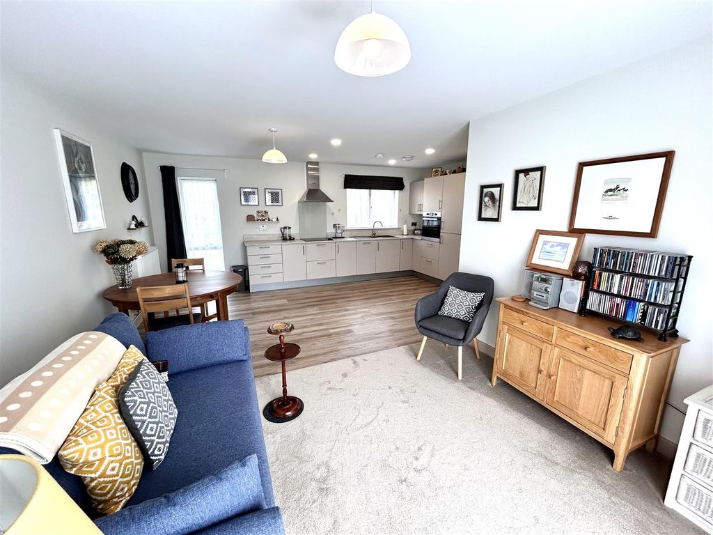 Property photo 3 of 20 Kitchen/Lounge/Diner