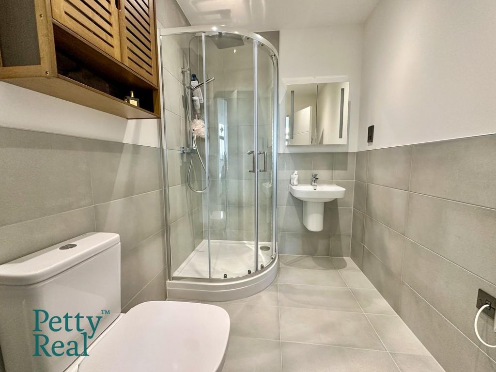 Property photo 3 of 19 241Bed4D-16Fa-4Af8-B666-88289593E42F.Jpeg