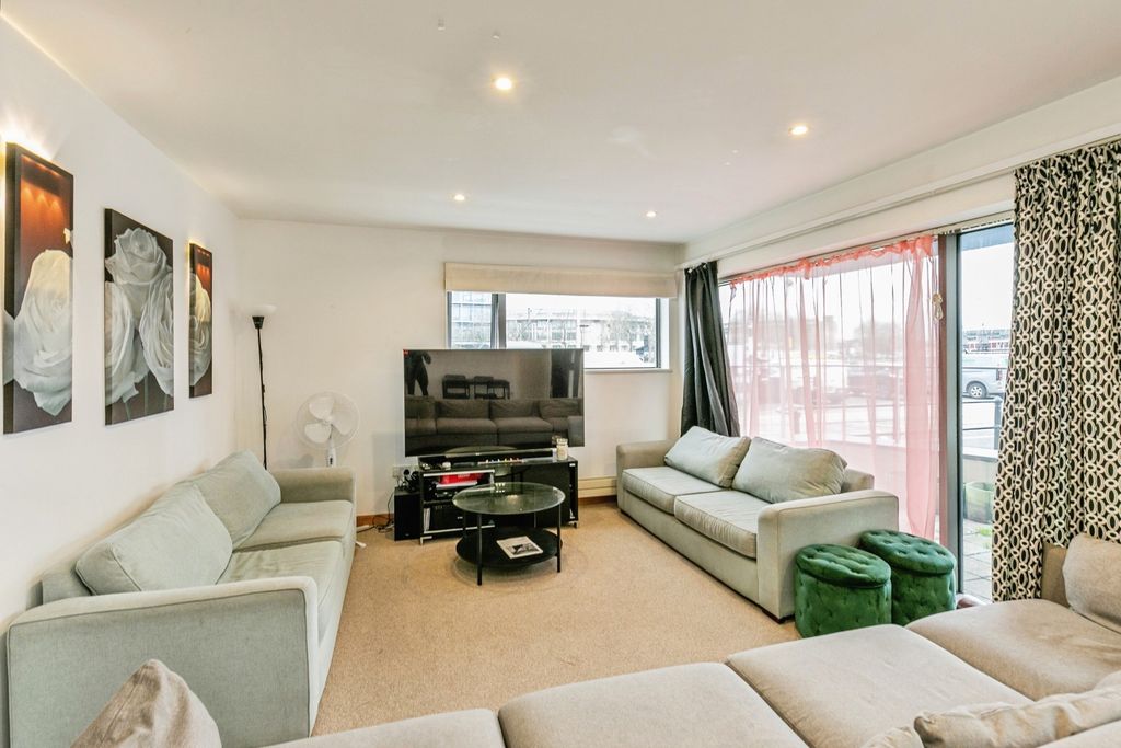 Property photo 3 of 13 Pbox-Img.Jpg