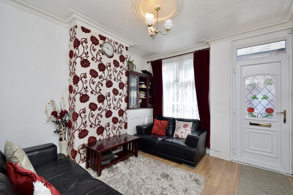 Property photo 1 of 12 Mere Road, Highfields, Leicester, Leicestershire, Le5 5Gs