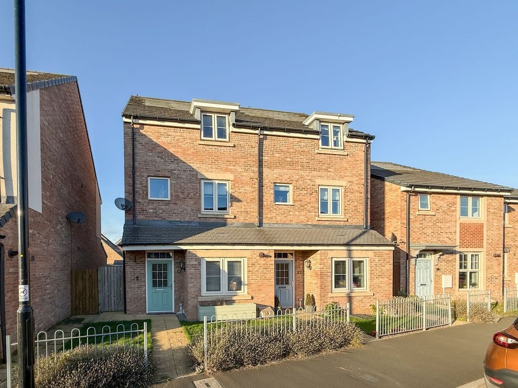 Property photo 1 of 12 External