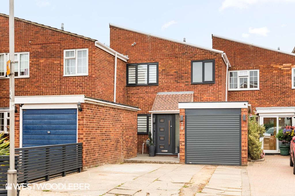 Property photo 1 of 20 Clyftonclose_2.Jpg