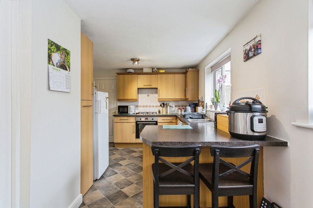 Property photo 3 of 19 Breakfast Kitchen