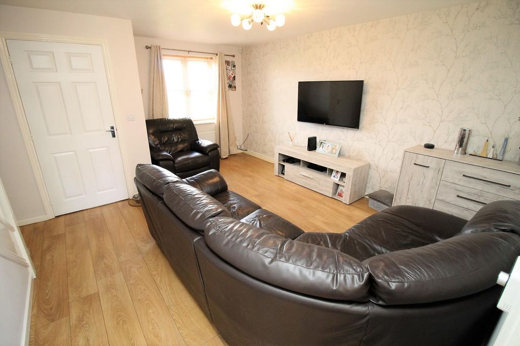 Property photo 2 of 14 Lounge